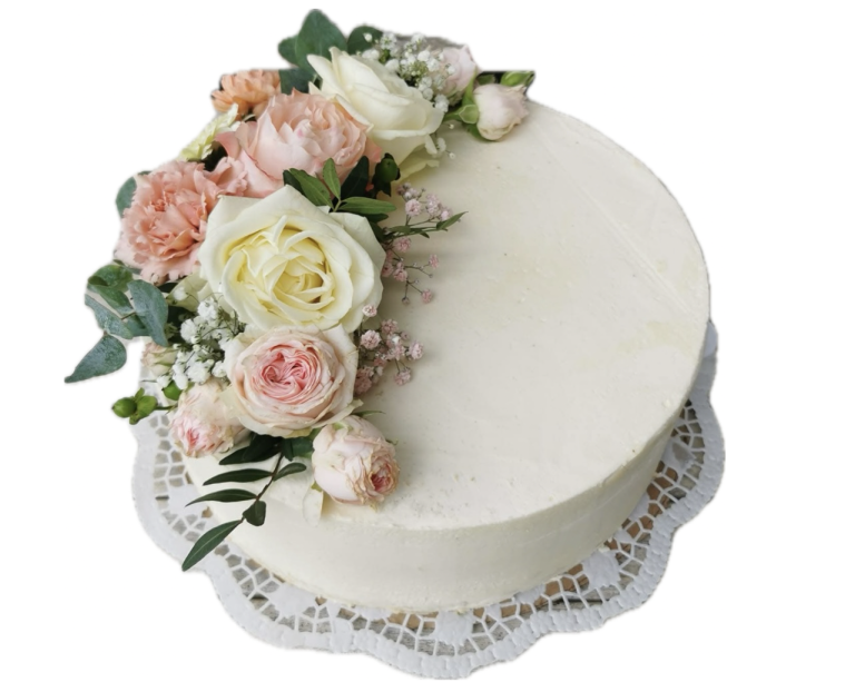 Eine runde Torte mit weißen und rosa Blumen dekoriert.
